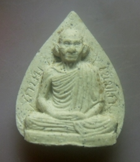 **เบา​ๆ​**พระผงรูปเหมือนพิมพ์ใบโพธิ์ หลวงพ่อเกษม เขมโก รุ่นมงคลเกษม สุสานไตรลักษณ์ จ.ลำปาง ปี ๒๕๓๗**