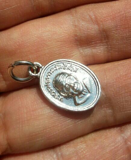 เหรียญเม็ดแตงหลวงปู่ทวด วัดช้างให้ อ.โคกโพธิ์ จ.ปัตตานี ซองเดิม เคาะเดียว   