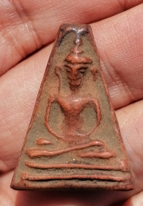 พระผงสุพรรณ รุ่นจงอางศึก วัดพระศรีรัตนมหาธาตุ จ.สุพรรณบุรี ปี 2510-2511 เคาะเดียว  