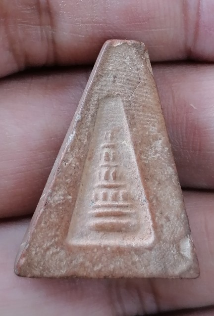 พระผงสุพรรณ รุ่นจงอางศึก วัดพระศรีรัตนมหาธาตุ จ.สุพรรณบุรี ปี 2510-2511 เคาะเดียว   