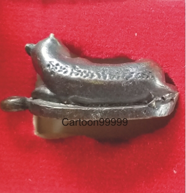 หนูดูดนมแมว พระครูวชิรนันทคุณ(นิล) วัดนายาง เพชรบุรีครับ สุดยอดเมตตา มหาเสน่ห์ครับผม 