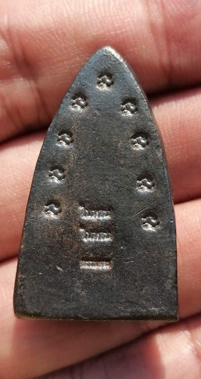 หลวงพ่อทวด พิมพ์เตารีด วัดในหาน เนื้อนวะโลหะ นะ 9 โค๊ด 2 ในหาน 1 กรรมการ จ.ภูเก็ต ปี 2536 เคาะเดียว