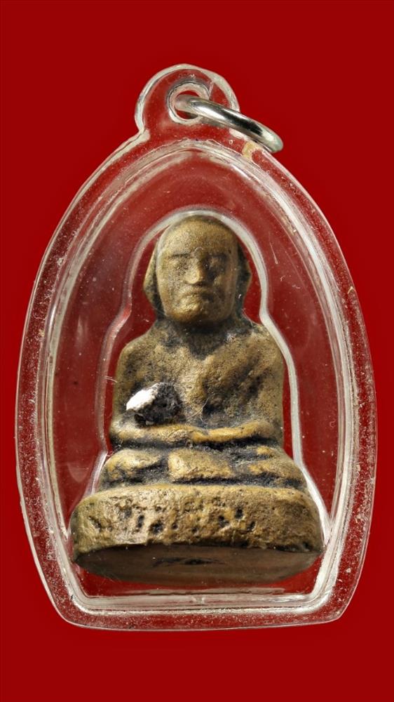 รูปหล่อโบราณหลวงพ่อทองศุข วัดโตนดหลวง ปี ๒๔๙๙ (ด้านหน้ามีอัฐิหลวงพ่อติดกับองค์พระด้วยครับ)