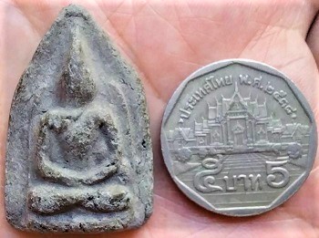 *พระเนื้อผง พระครูใบฎีกาเกลี้ยง วัดสุทัศน์ฯ. กทม. พิมพ์กลีบบัวสมาธิ*