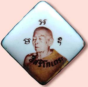 *ล็อคเก็ตกระเบื้องลงหิน หลวงปู่ทิม อิสริโก วัดโพธิ์สัมพันธ์ ชลบุรี ปี๒๕๑๗*