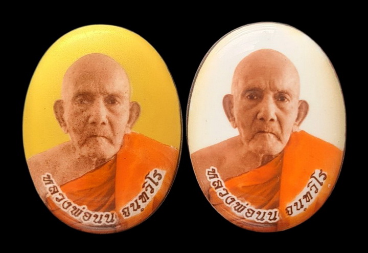 เคาะแรกแดง..ล็อกเก็ตเศรษฐี..หลังเงิน รวม ๒ องค์ กล่องเดิม..ลป.นน สำนักสงฆ์เขาพรานธูป ประจวบคีรีขันธ์