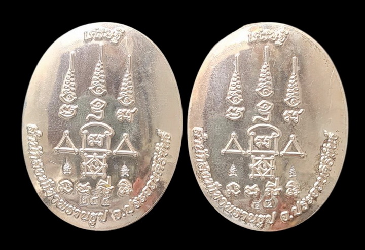 เคาะแรกแดง..ล็อกเก็ตเศรษฐี..หลังเงิน รวม ๒ องค์ กล่องเดิม..ลป.นน สำนักสงฆ์เขาพรานธูป ประจวบคีรีขันธ์