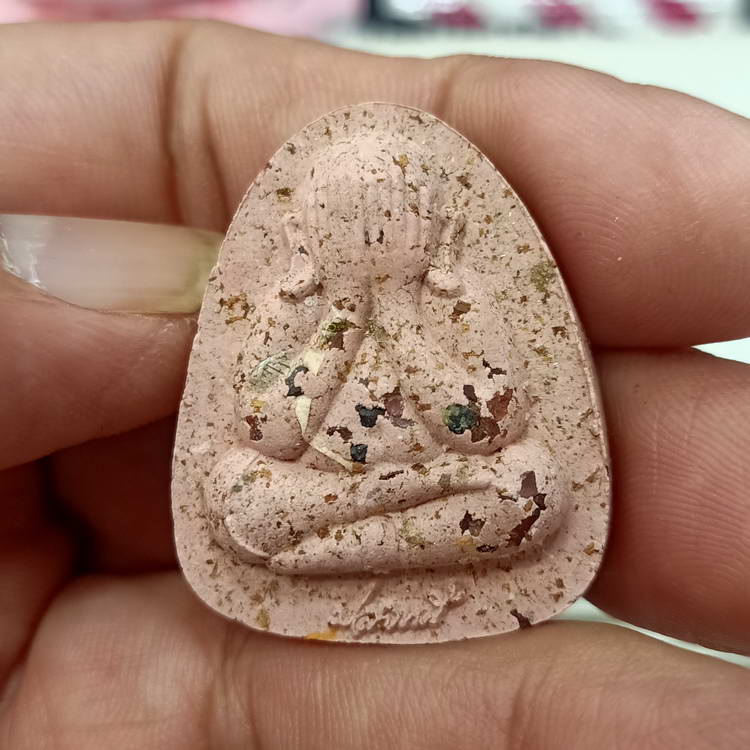 พระปิดตาปลดหนี้ รวย รวย รวย หลวงพ่อพัฒน์ วัดห้วยด้วน จ.นครสวรรค์ ปี 2564 เนื้อชมพู โรยพลอย