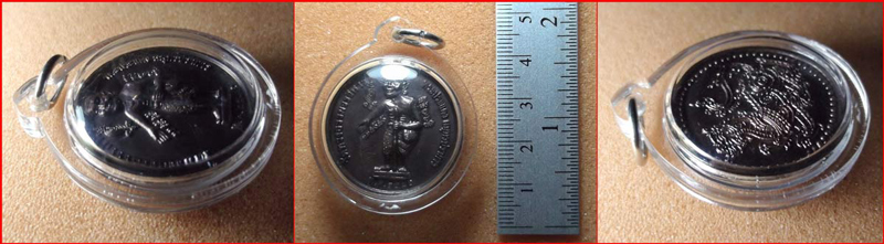 เหรียญชูชกหลังสิงห์ พระอาจารย์หมู วัดทรงธรรมวรวิหาร สมุทรปราการ เนื้อทองแดง จารมือ-เลี่ยม