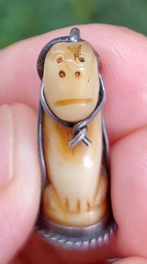 เสือแกะจากเขี้ยว เลี่ยมซุ้มเงิน