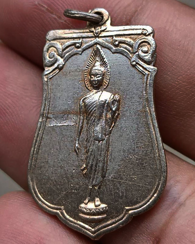 3.ราคาพิเศษ !! เหรียญเสมาฉลอง 25 พุทธศตวรรษ พ.ศ. 2500 เนื้ออัลปาก้า พิมพ์แขนเล็ก