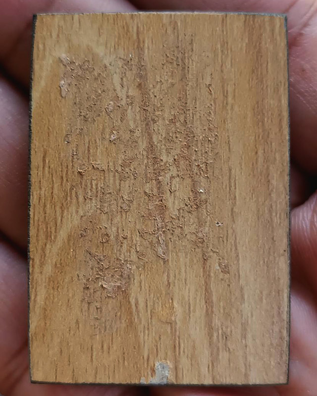 รูปถ่ายอัดกรอบไม้ หลวงพ่อแพ วัดพิกุลทอง จ.สิงห์บุรี ขนาด 3.5 x 5 ซ.ม. พระบ้านเก่าเก็บหลายสิบปี