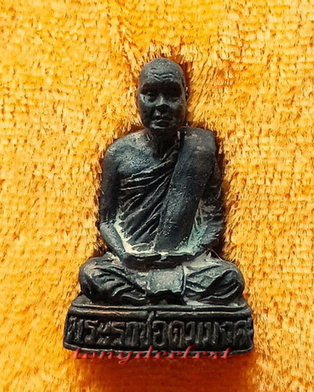 รูปหล่อหลวงพ่ออุตตมะ วัดวังก์วิเวการาม จ.กาญจนบุรี รุ่น 7 รอบ เนื้อนวโลหะ สวยมากค่ะ