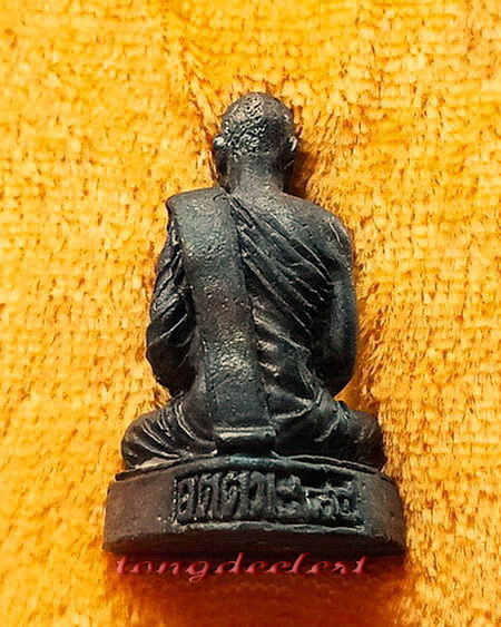 รูปหล่อหลวงพ่ออุตตมะ วัดวังก์วิเวการาม จ.กาญจนบุรี รุ่น 7 รอบ เนื้อนวโลหะ สวยมากค่ะ