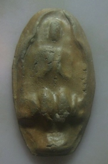 **เบา​ๆ​**พระพุทธนั่งประทานพร เนื้อดิน หลังจารยันต์ เก่าๆ ไม่ทราบที่ สวยๆ**เชิญชมครับ