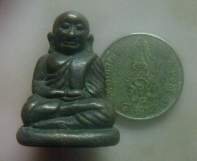 **เบาๆ**รูปหล่อหลวงพ่อเงิน วัดบางคลาน เนื้อโลหะผสม เก่าๆ**เนื้อจัด สวยๆ เชิญชมครับ  