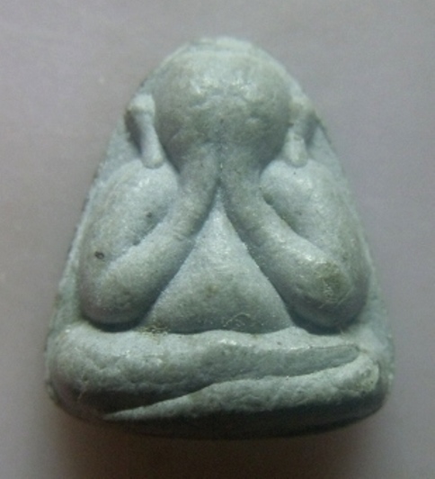 **เบา​ๆ​**พระปิดตาเนื้อผง หลังแบบ หลวงพ่อมุ่ย วัดป่าระกำเหนือ จ.นครศรีฯ**สวยๆ 