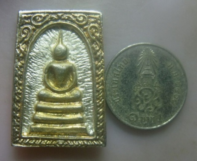 **เบา​ๆ​**พระสมเด็จหล่อหลังสิงห์ เนื้อสามกษัตริย์ หลวงพ่อแพ วัดพิกุลทอง จ.สิงห์บุรี ปี ๒๕๓๖**สวยๆ