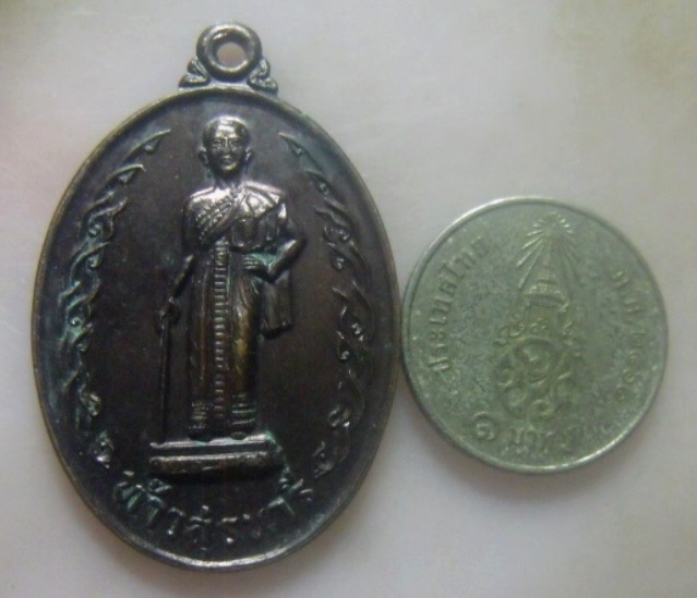 **เบา​ๆ​**เหรียญที่ระลึกงานฉลองอนุสาวรีย์ ท้าวสุรนารี จ.นครราชสีมา**สวยๆ