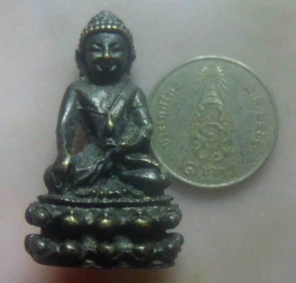 **เบา​ๆ​**พระกริ่งหลังพระปิดตา เนื้อโลหะผสม เก่าๆ ไม่ทราบที่**สวยๆ เชิญชมครับ