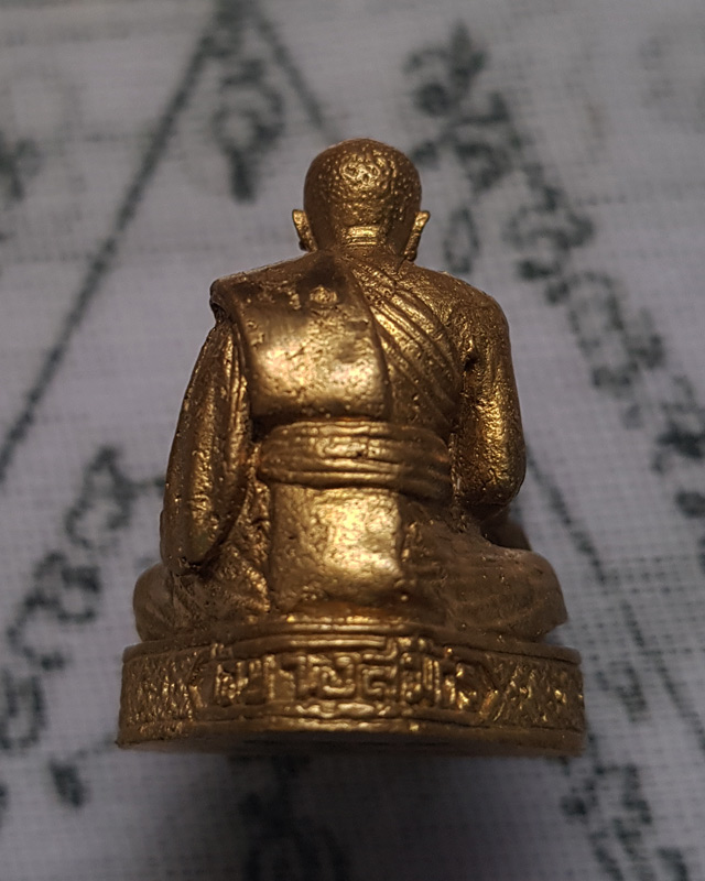 รูปเหมือนหล่อโบราณ รุ่นบารมี หลวงพ่อฟู วัดบางสมัคร ฉะเชิงเทรา เนื้อทองระฆัง ( ไม่มีกล่อง )