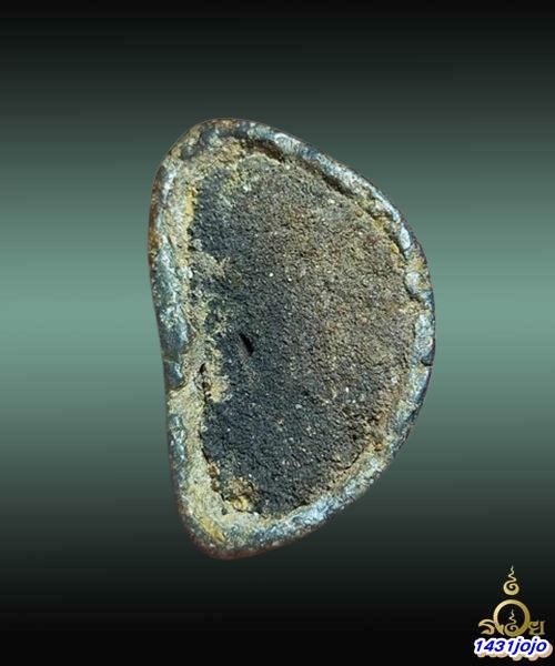 พระกรุวัดโปรดเกษ พิมพ์สมาธิฐานสูง เนื้อตะกั่วสนิมแดง ยุคสมัยอยุธยาตอนปลาย