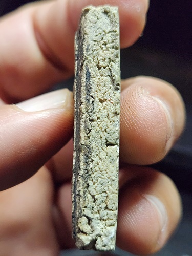 วัดไร่ขิง นครปฐม พระสมเด็จ พิมพ์สามพี่น้อง ปี 2510 หลังลายนิ้วมือ รันหมายเลข พิมพ์ใหญ่