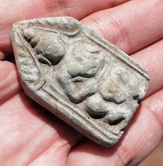 ขุนแผนขี่โหงพราย​ หลวงพ่อกวย​ วัดโฆษิตาราม​​ เรื้อผงพุทธคุณ ยุคต้น​ เคาะเดียว     