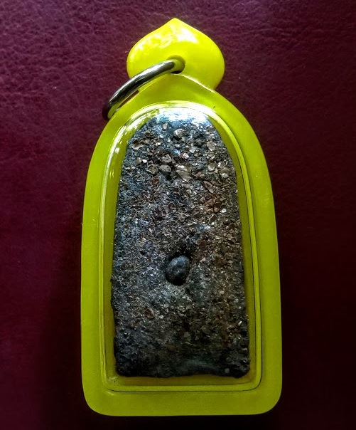 หลวงปู่ทวด รุ่นปาฏิหาริย์-ลายเซนต์ ปี49-51 พิมพ์พระรอด เนื้อว่าน ฝังหัวใจพระราหู...เคาะเดียวแดง...