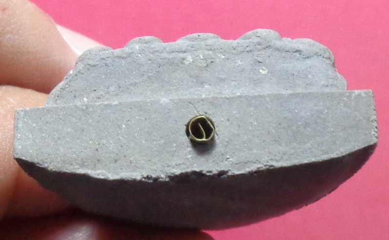 พระหลวงปู่ทวด วัดทรายขาว ปัตตานี ปี2551 ฝั่งตะกรุด 1 ดอกงามๆ สวยครับ