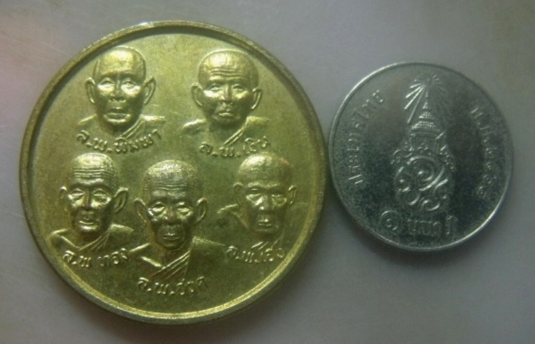 **เบาๆ**เหรียญ ๕ หลวงพ่อ ลพ.พิมพา ลพ.เงิน ลพ.ทอง ลพ.ฮวด ลพ.เฮง หลัง ๕ พระพุทธ**สวยๆ