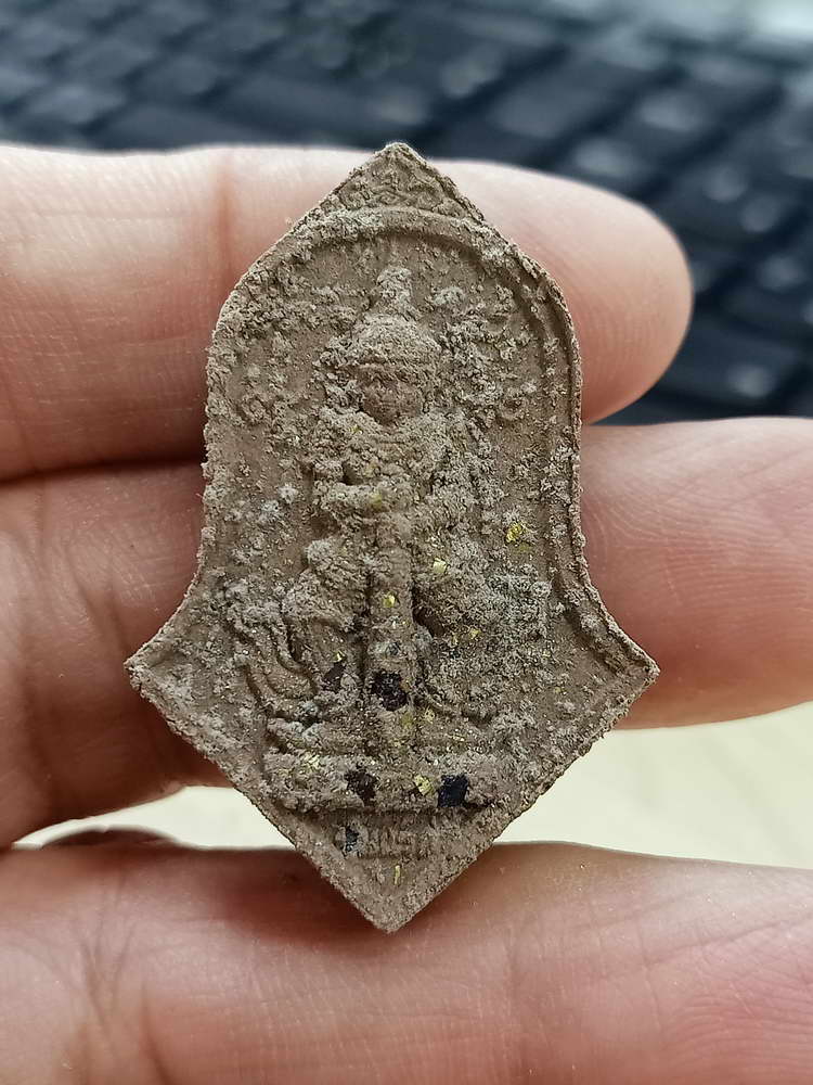 5-18 พระผงท้าวเวสสุวรรณ รุ่นแรก ปลดหนี้ชนะจน รวยพันล้าน วัดอัมพวัน มุกดาหาร 2565 กล่องเดิม