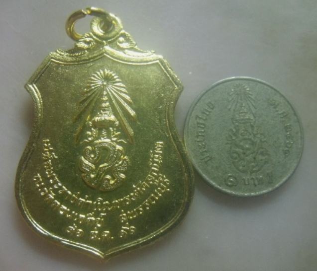 **เบาๆ**เหรียญเผด็จศึก พระนเรศวรมหาราช หลังภปร วัดดอนเจดีย์ สุพรรณบุรี ปี ๒๕๑๖**เนื้อกะไหล่ทอง สวยๆ