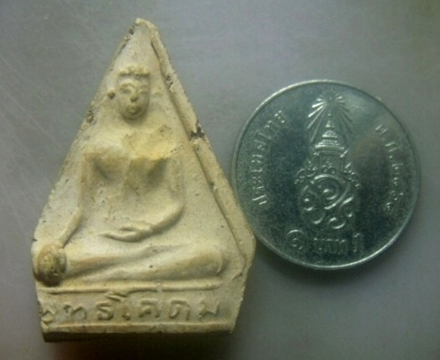 **เบาๆ**พระพุทธโคดม พิมพ์ห้าเหลี่ยม หลวงพ่อขอม วัดไผ่โรงวัว จ.สุพรรณบุรี ปี ๒๕๐๕**เนื้อดิน สวยๆ