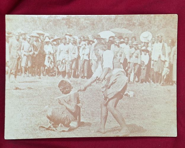 (ปิด49-)หนังสือ เรื่องจริงและระทึกใจ ขนาด18.5x26ซ.ม. 74หน้า (สภาพมือ2)