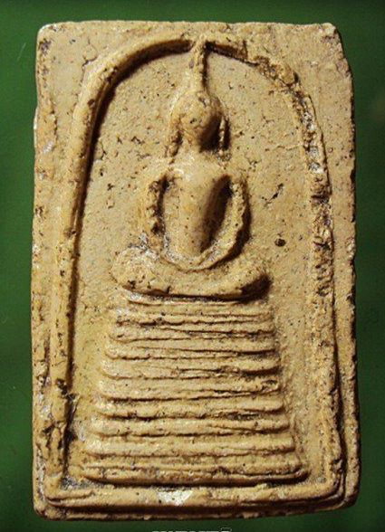 **เบา​ๆ​**พระสมเด็จหูบายศรี พิมพ์ฐาน 9 ชั้น เนื้อผง เก่าๆ เนื้อจัด ไม่ทราบที่**สวยๆ เชิญชมครับ 