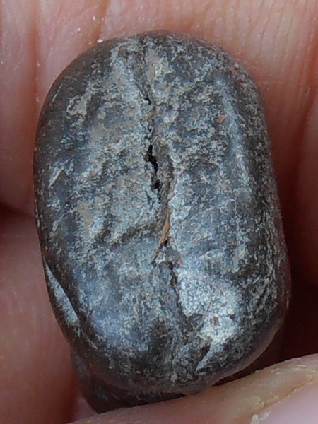 พระปิดตา เนื้อผงจุ่มรัก