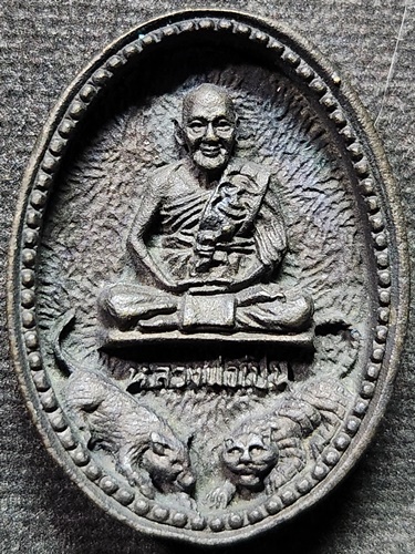 วัดบางพระ นครปฐม เหรียญหล่อหลวงพ่อเปิ่นนั่งเสือ-หมู  รุ่นบูรณะศาลาการเปรียญ ปี2535 ตอกโค๊ต 
