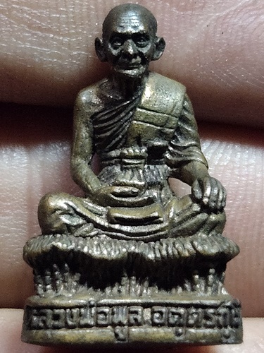 วัดไผ่ล้อม จ.นครปฐม รูปหล่อลอยองค์ หลวงพ่อพูล พิมพ์สะดุ้งกลับ  รุ่นพูลสุข   ปี 2544