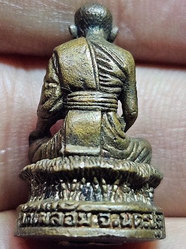 วัดไผ่ล้อม จ.นครปฐม รูปหล่อลอยองค์ หลวงพ่อพูล พิมพ์สะดุ้งกลับ  รุ่นพูลสุข   ปี 2544