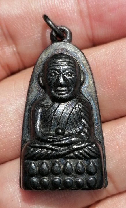 หลวงปู่ทวดแจกปีนัง ปี 2507 สภาพผิวหิ้งเดิมๆ สวยสมบูรณ์ คมชัด รมดำแห้งๆ​ เคาะเดียว 