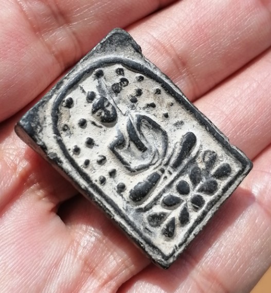 พระพิมพ์ปรกโพธิ์ ฐานบัว เนื้อดินผสมผงใบลานเผา หลวงพ่อกวย วัดหนองอีดุก จ.ชัยนาท ปี 2515 เคาะเดียว    