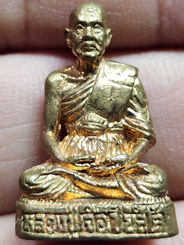 วัดกลางบางแก้ว นครปฐม รูปหล่อลอยองค์ หลวงปู่เจือ ปิยสีโล  ในงานพระราชทานเพลิงศพ  ปี 2554