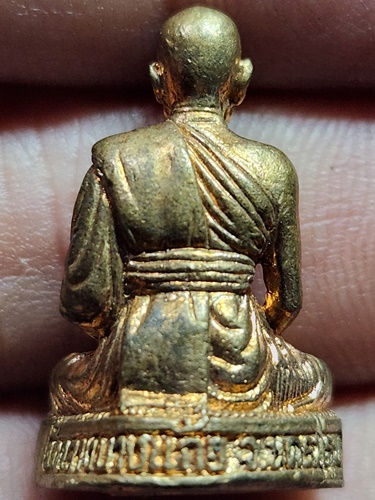 วัดกลางบางแก้ว นครปฐม รูปหล่อลอยองค์ หลวงปู่เจือ ปิยสีโล  ในงานพระราชทานเพลิงศพ  ปี 2554