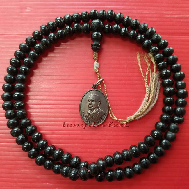 ประคำผงว่านเกสร108 รุ่นแรก หลวงพ่ออุตตมะ วัดวังก์วิเวการาม จ.กาญจนบุรี มีเหรียญห้อยปลายประคำด้วยค่ะ