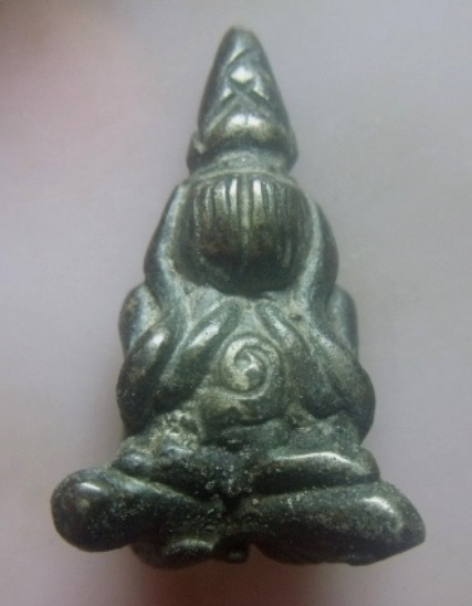 **เบา​ๆ​**พระปิดตามหาอุตม์ พิมพ์เศียรแหลม หลังยันต์ เนื้อสำริด เก่าๆ ไม่ทราบที่**เนื้อจัด สวยๆ