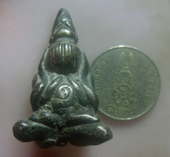 **เบา​ๆ​**พระปิดตามหาอุตม์ พิมพ์เศียรแหลม หลังยันต์ เนื้อสำริด เก่าๆ ไม่ทราบที่**เนื้อจัด สวยๆ