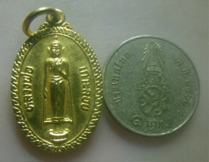 **เบา​ๆ​**เหรียญหลวงพ่อเกาะลอย วัดศรีมหาราชา อ.ศรีราชา จ.ชลบุรี ปี ๒๕๑๙**กะไหล่ทอง สวยๆ