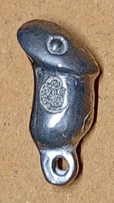 ปลัดขลิกตาเจ้าชู้หลวงปู่แผ้ว เนื้อบินเครื่องบิน พิมพ์เล็ก