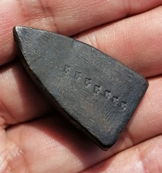 หลวงปู่ทวดพิมพ์หลังเตารีด ปี 05 วัดคอกหมู โค๊ดหมู 7 ตัว พิธีเดียวกับวัดช้างให้ ปี 05 เคาะเดียว  